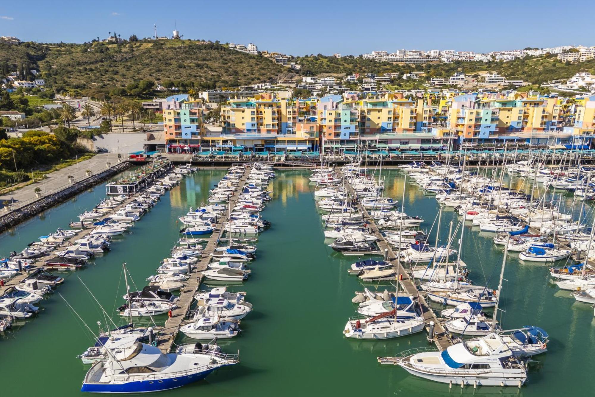 Apartment Marina Breeze With Pool - 900m From The