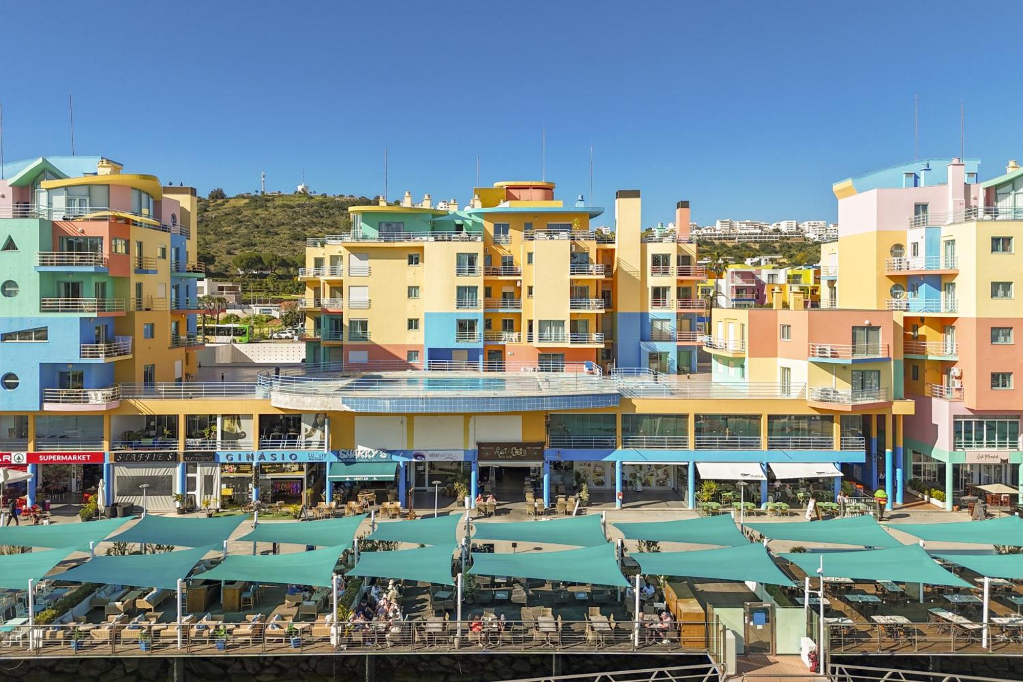 Marina Breeze With Pool - 900m From The *