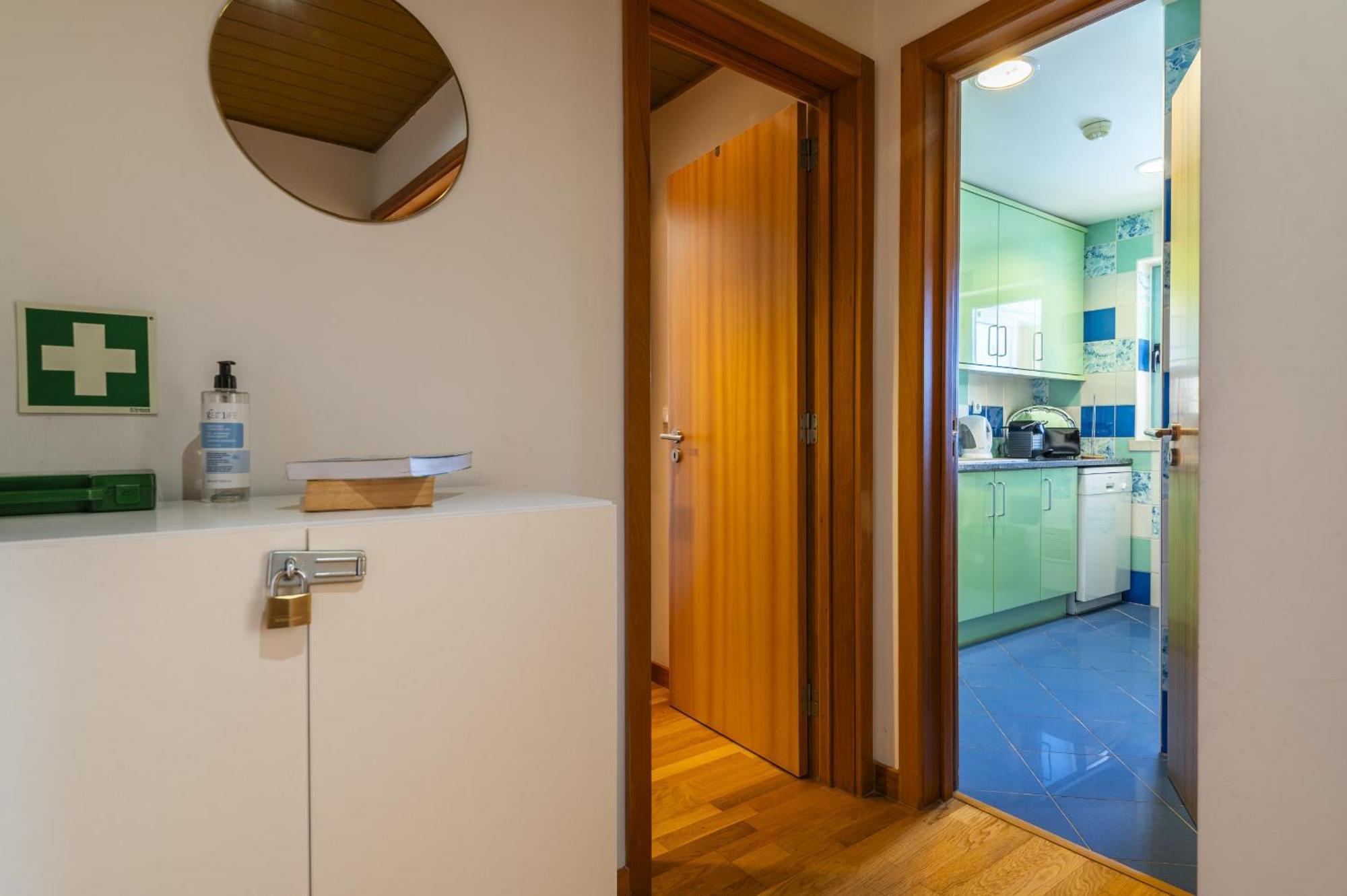 Marina Breeze With Pool - 900m From The Apartment *