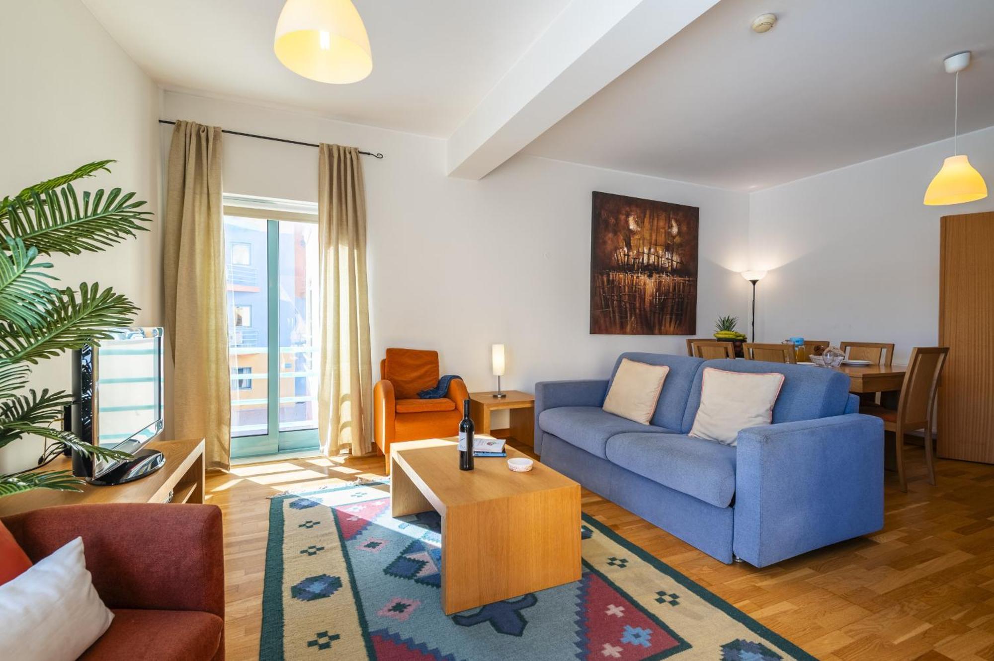 Apartment Marina Breeze With Pool - 900m From The Albufeira