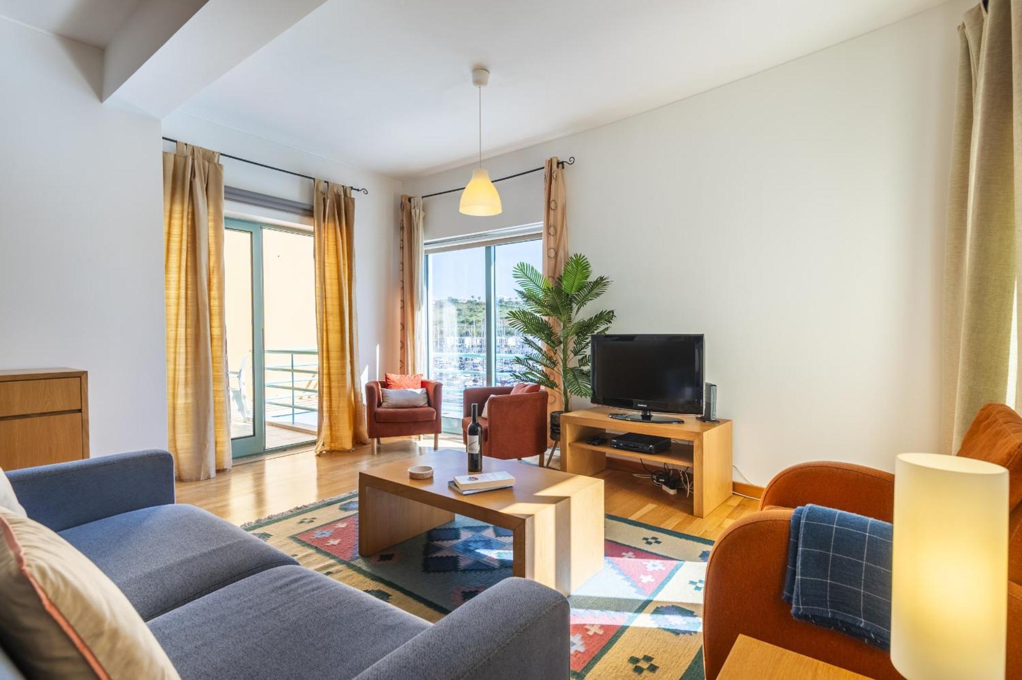 Marina Breeze With Pool - 900m From The *