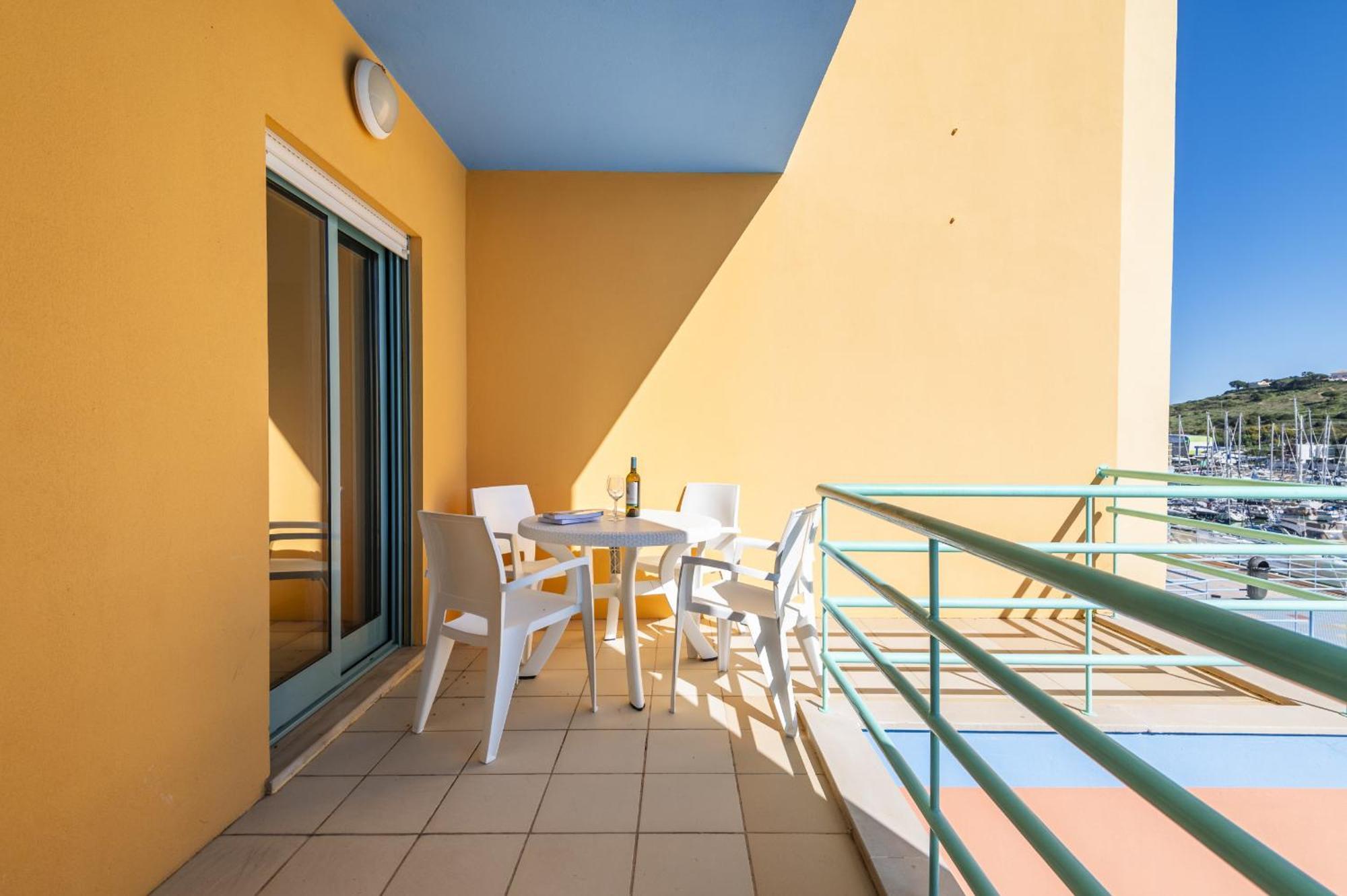 Marina Breeze With Pool - 900m From The Albufeira