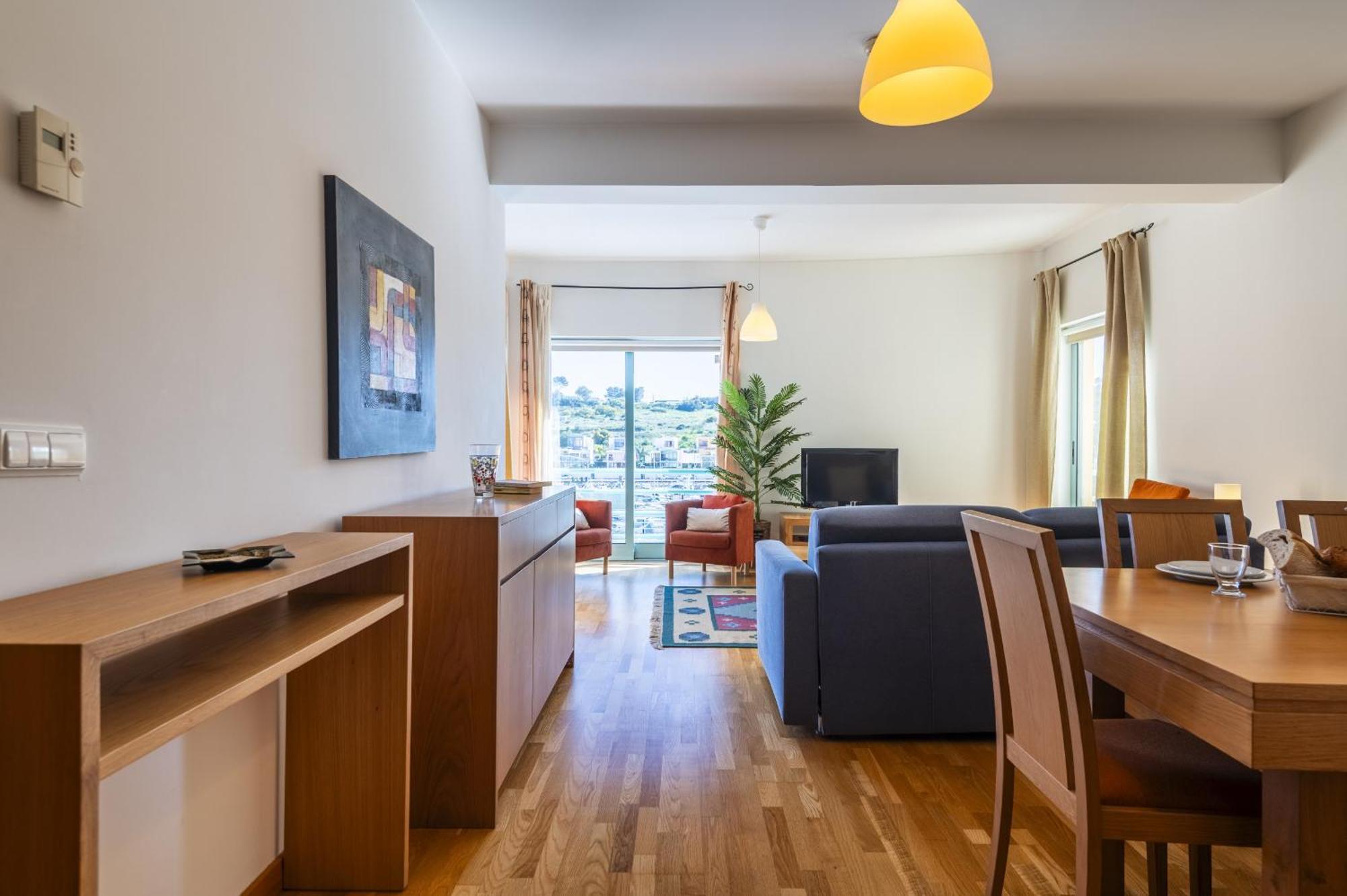 Apartment Marina Breeze With Pool - 900m From The Albufeira