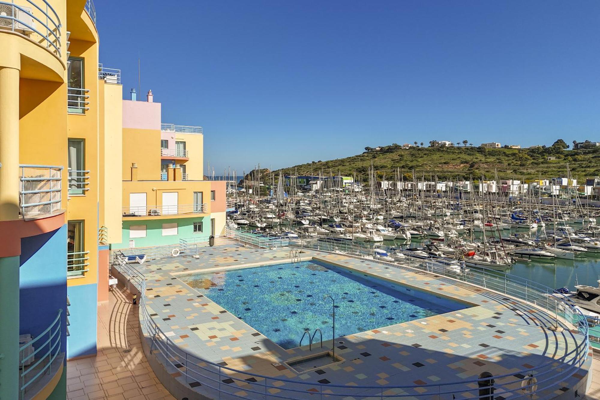 Marina Breeze With Pool - 900m From The Albufeira