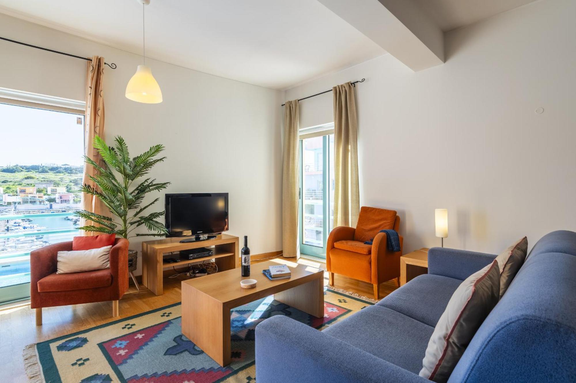 Marina Breeze With Pool - 900m From The Apartment *